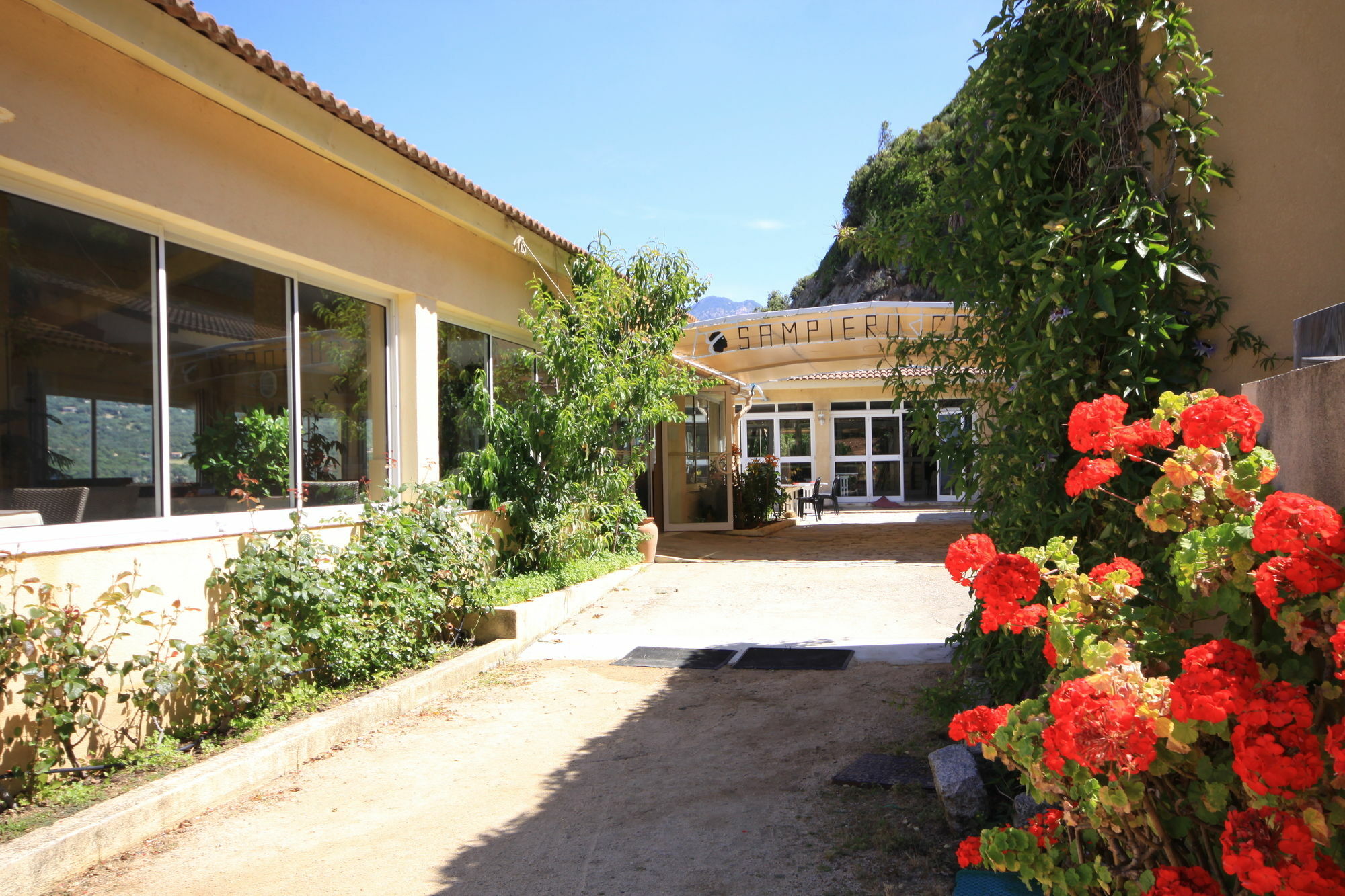 פרופריאנו Hotel Sampiero מראה חיצוני תמונה
